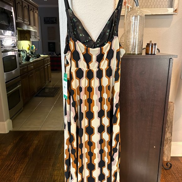 Trophy Dress - Reversible - Picture 2 of 3